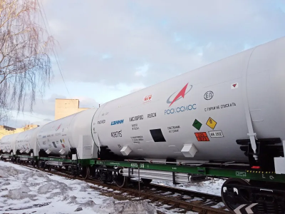 Уралкриомаш отправил заказчику партию железнодорожных вагонов-цистерн для транспортировки жидкого кислорода, аргона и азота