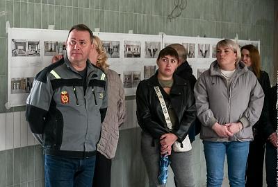 Владислав Пинаев обсудил с родительским комитетом ход капитального ремонта школы № 70